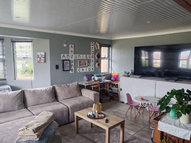 6 Bedroom Property for Sale in Sandbaai Western Cape